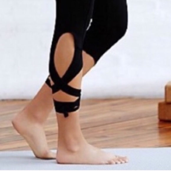 austin gal Dresses & Skirts - YOGA Cutout Lace-Up LEGGINGS Black Pants Movement